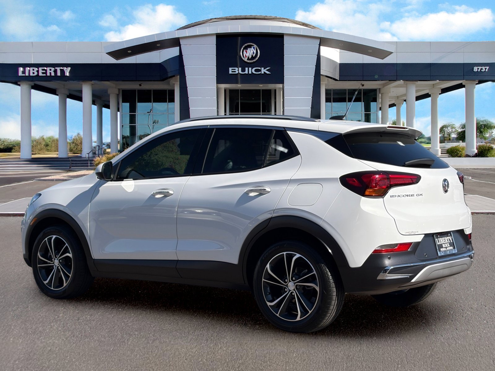 Used 2021 SUMMIT WHITE Buick Essence image 8