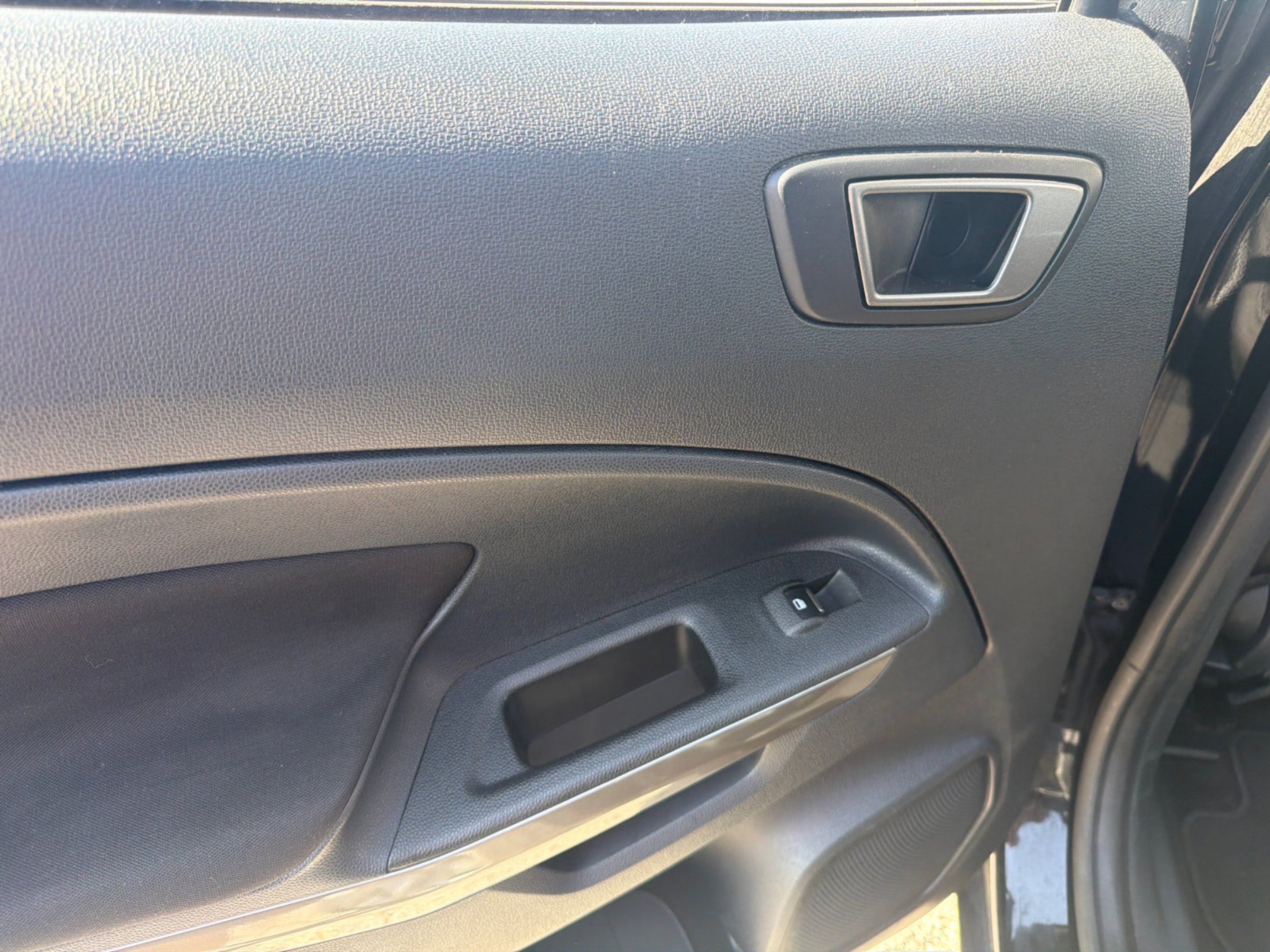 Used 2021 Shadow Black Ford SE image 11