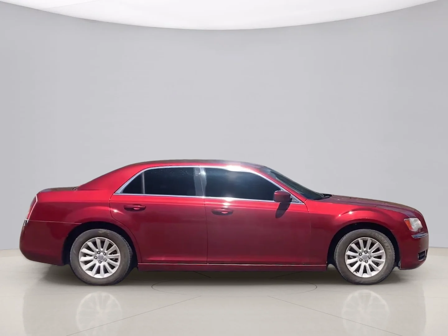 Used 2014 Red Chrysler RWD image 7