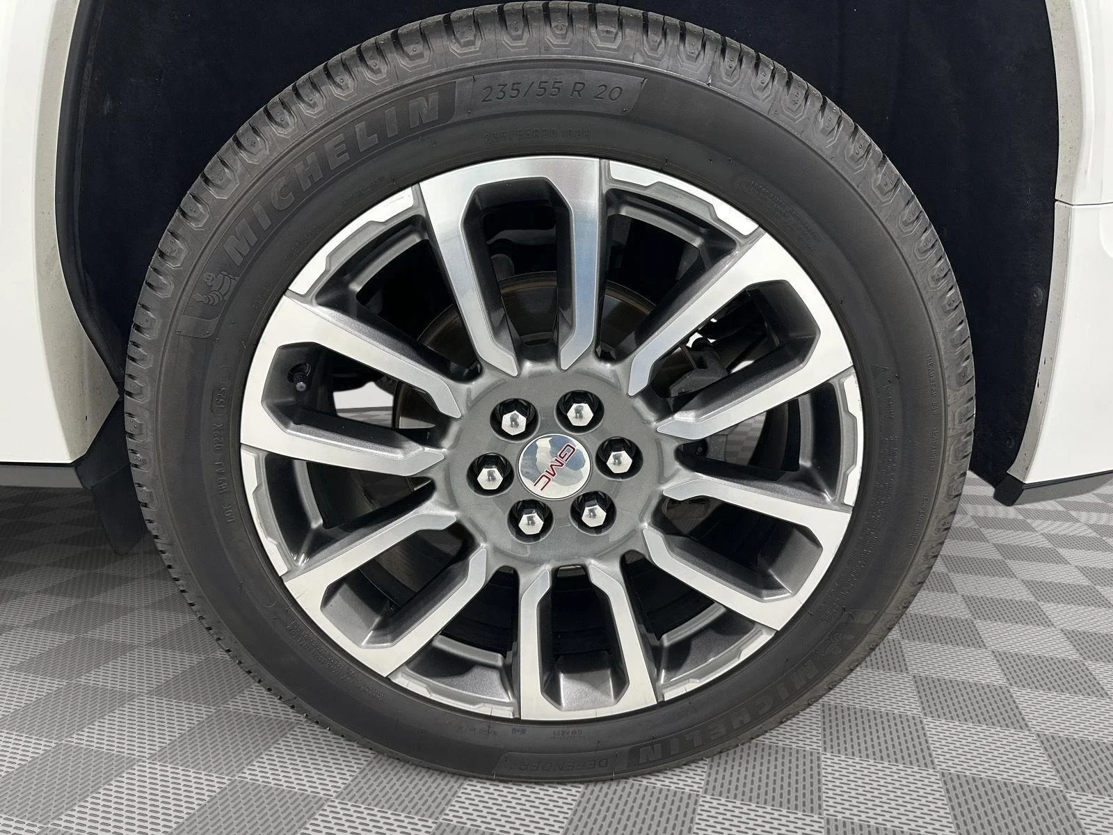 Used 2021 WHITE FROST TRICOAT GMC Denali image 32