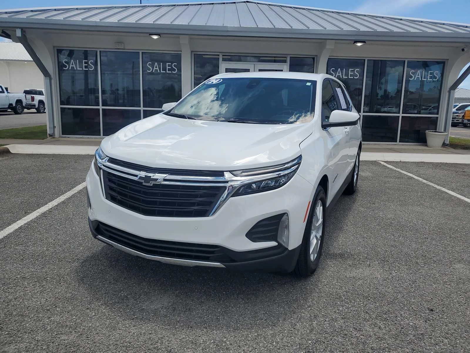 Used 2024 Summit White Chevrolet LT image 1