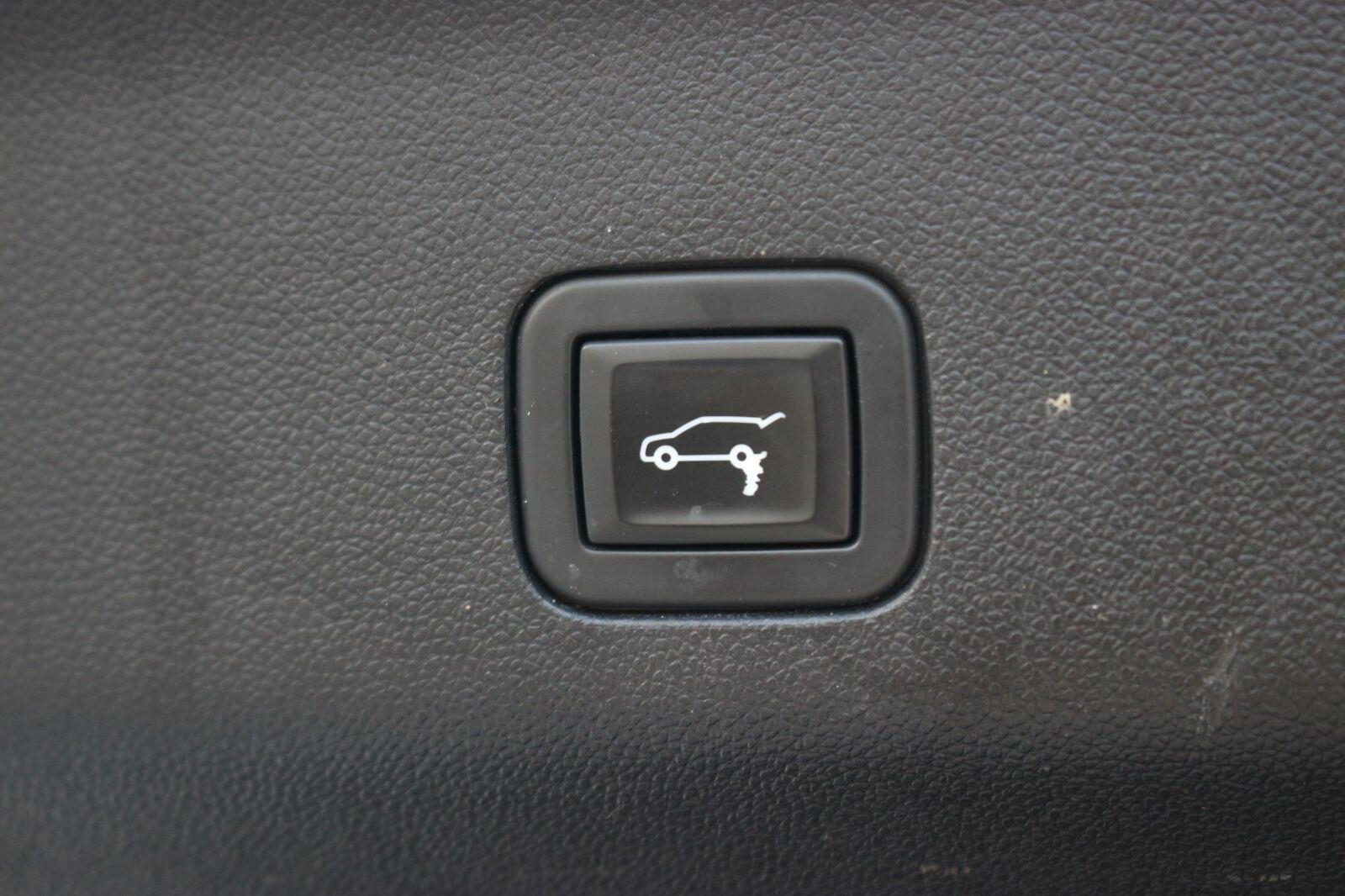 Used 2021 IRIDESCENT PEARL TRICOAT Chevrolet High Country image 11