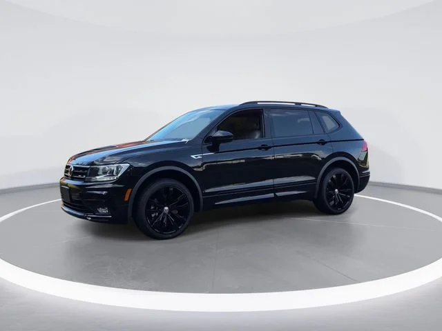 Used 2021 Black Volkswagen 2.0T SE R-Line Black image 4