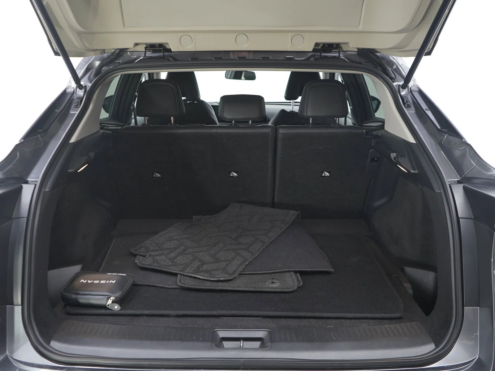 Used 2025 Gun Metallic Nissan ENGAGE image 16