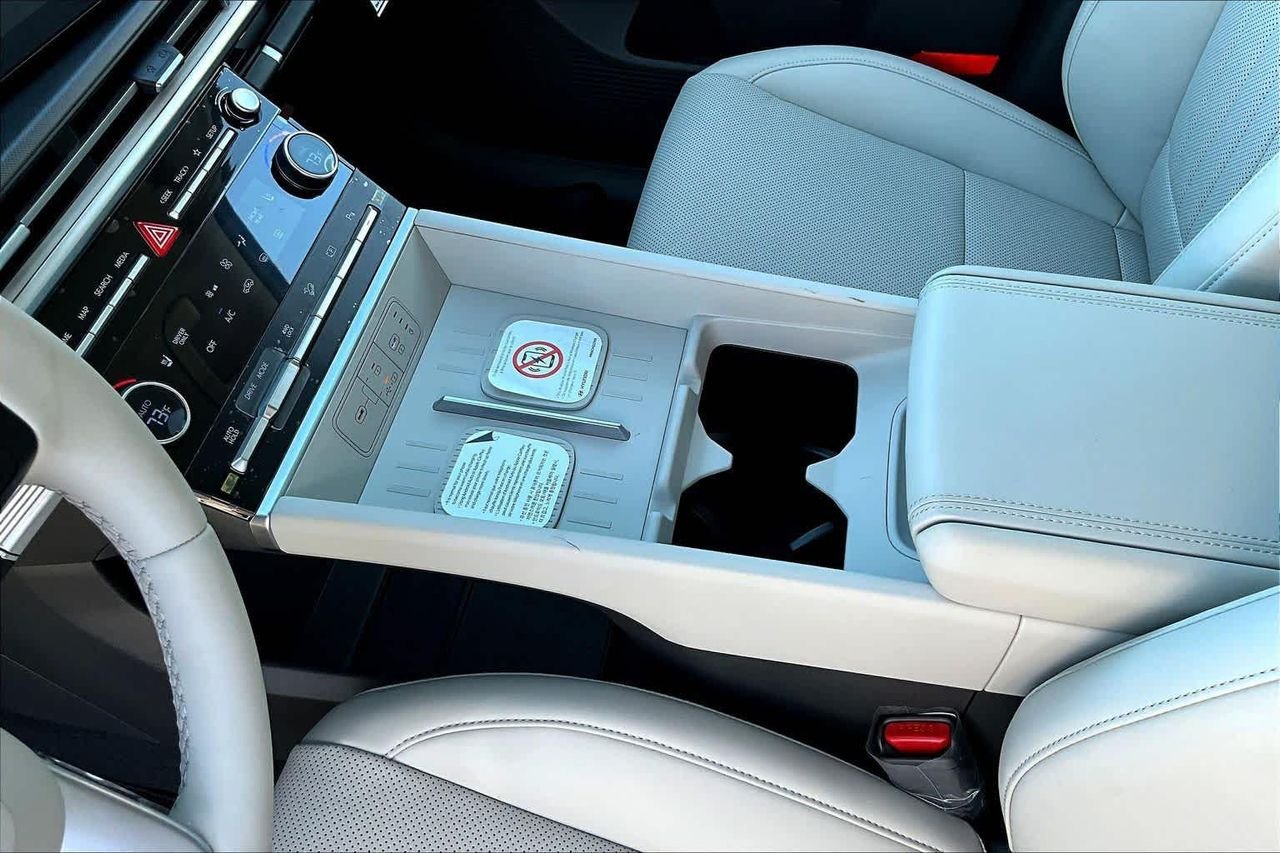 New 2026 Shimmering Silver Hyundai SEL image 7