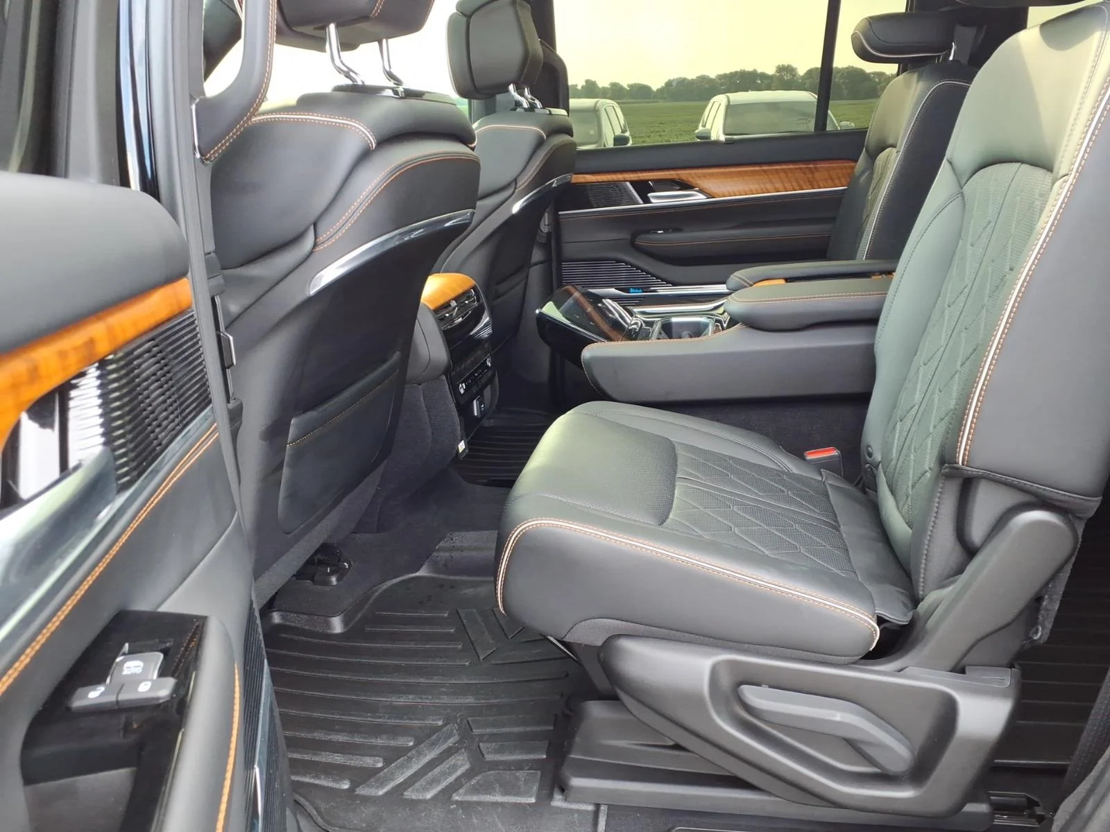 Used 2023 Diamond Black Crystal Pearl Coat Jeep Series III image 6