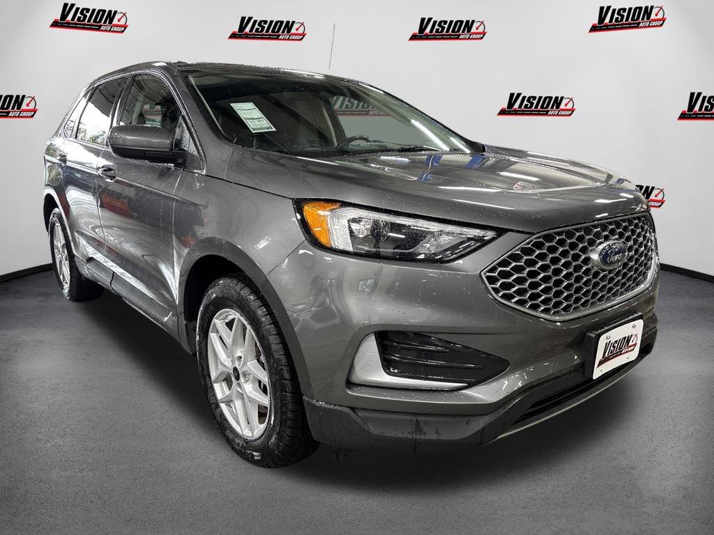 Used 2024 Gray Ford SEL image 3