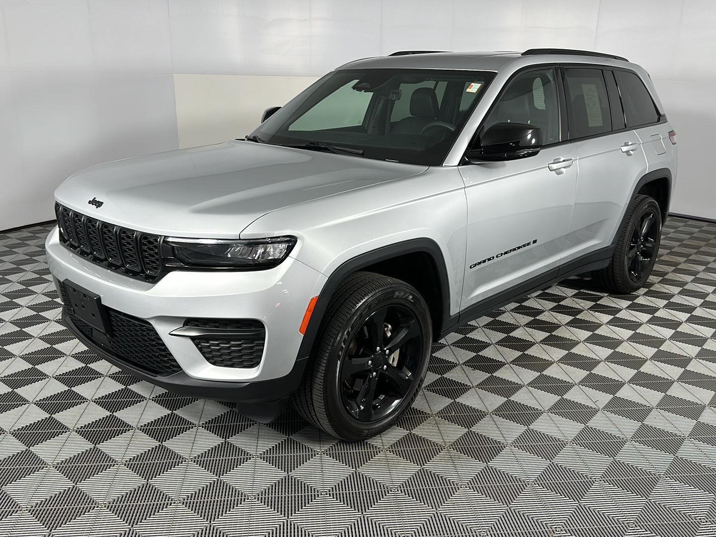 Used 2025 Silver Zynith Jeep Altitude X image 14