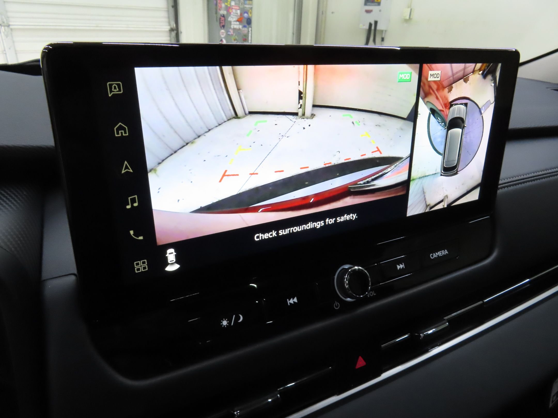 Used 2025 Red Mitsubishi SE image 18