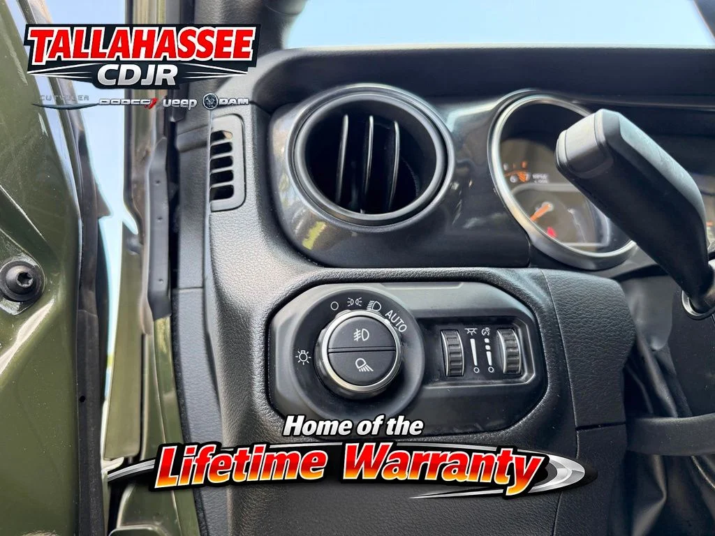 Used 2022 Green Clearcoat Jeep Sport image 32