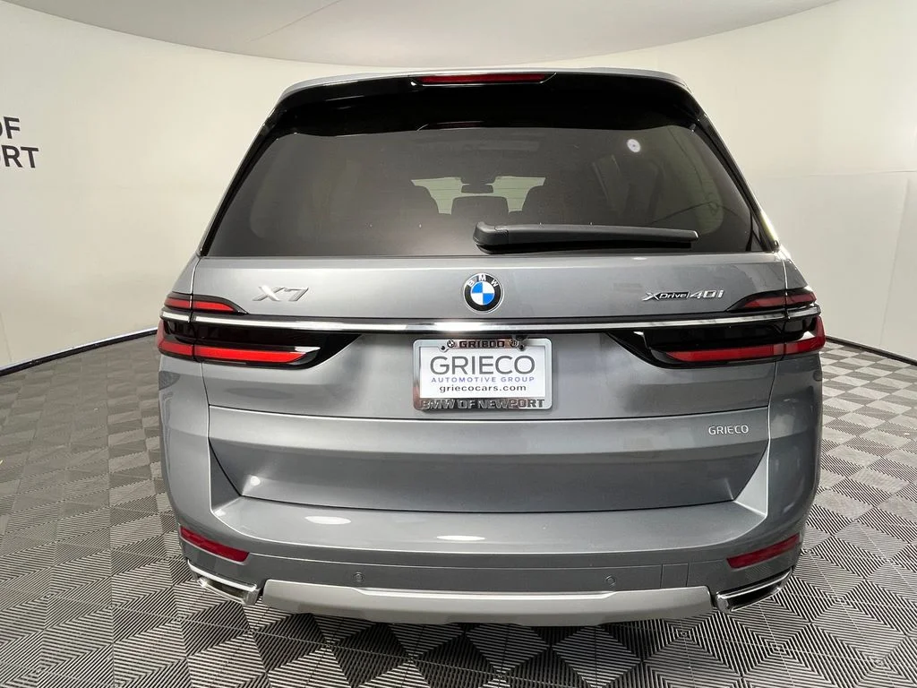 Used 2023 Skyscraper Grey Metallic BMW xDrive40i image 12