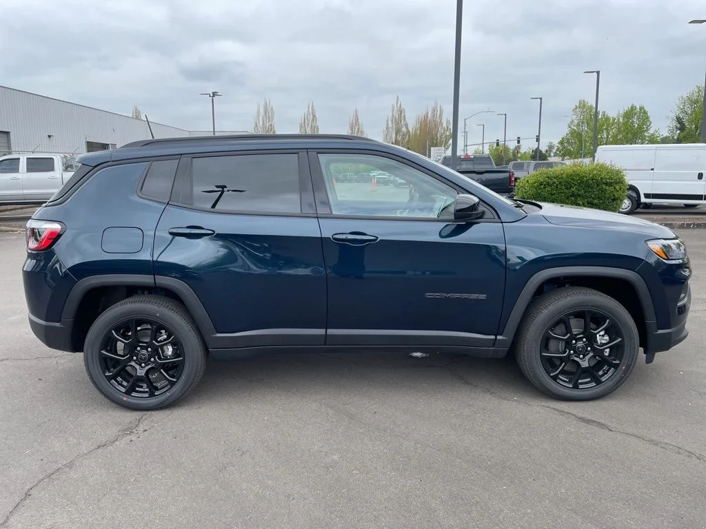 New 2026 Fathom Blue Pearl-Coat Exterior Paint Jeep Latitude image 7