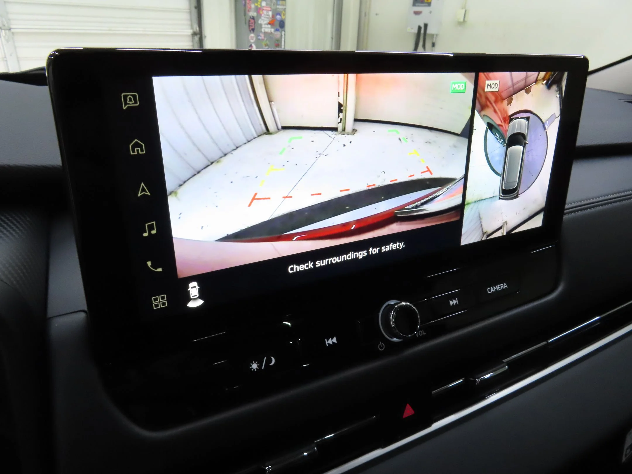 Used 2025 Red Mitsubishi SE image 18