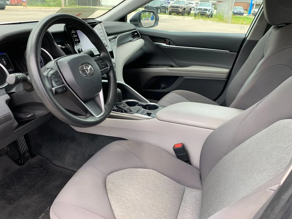 Used 2022 White Toyota LE image 11