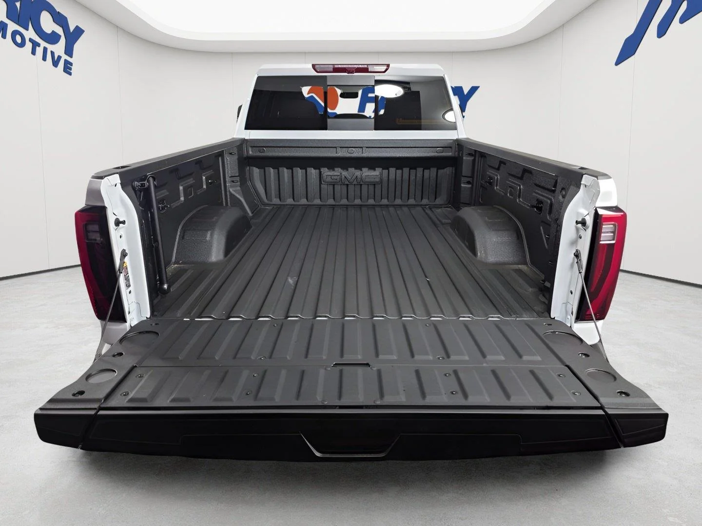 2025 GMC Sierra 2500HD SLT - Photo 9