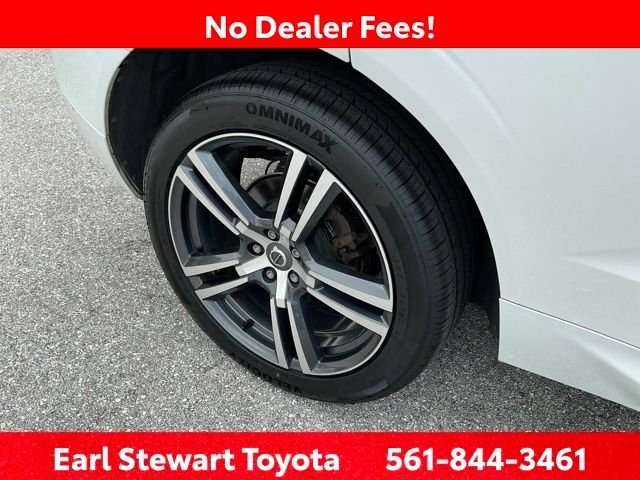 Used 2019 White Volvo T5 Momentum image 61