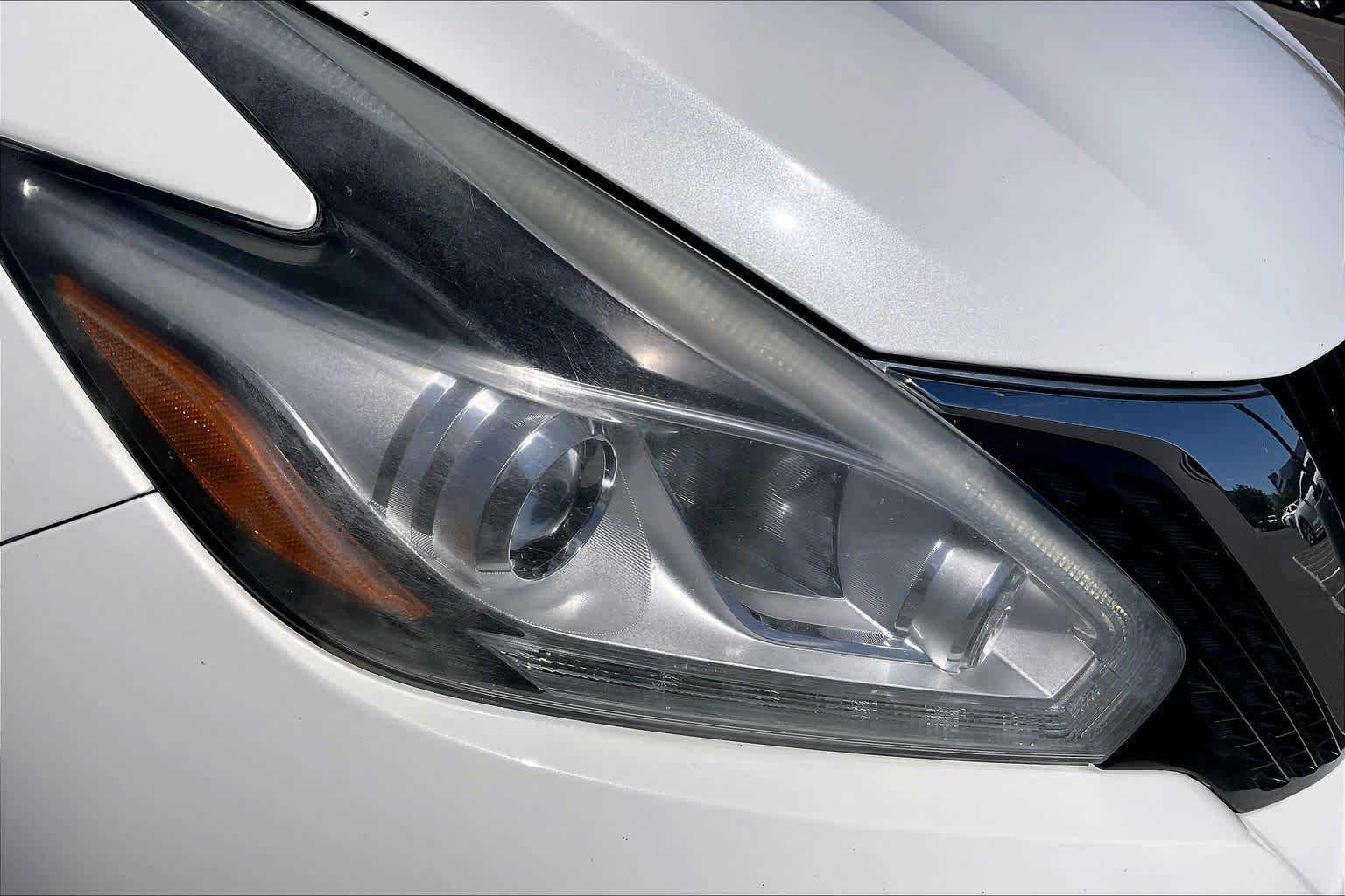 Used 2015 Pearl White Nissan SL image 26