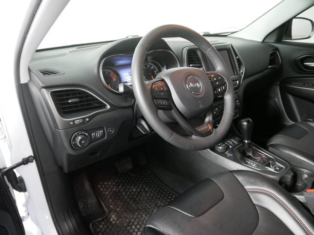 Used 2022 Bright White Clearcoat Jeep Trailhawk w/ Technology Pkg & Comfort Pkg image 10