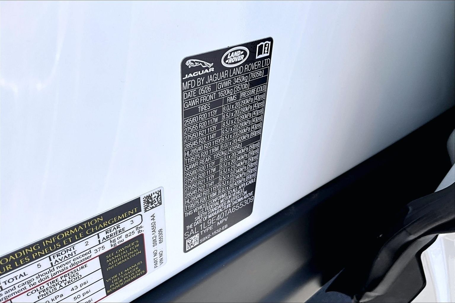 New 2026 Fuji White LAND ROVER Dynamic SE image 13