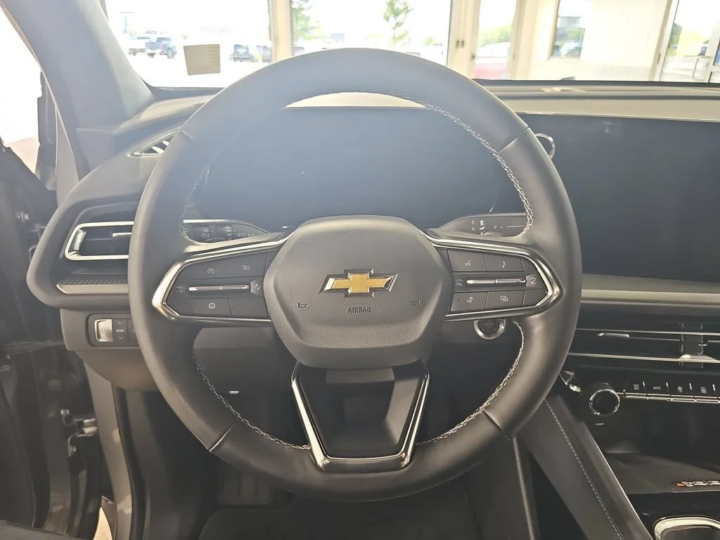 Used 2025 Sterling Gray Metallic Chevrolet LT image 25