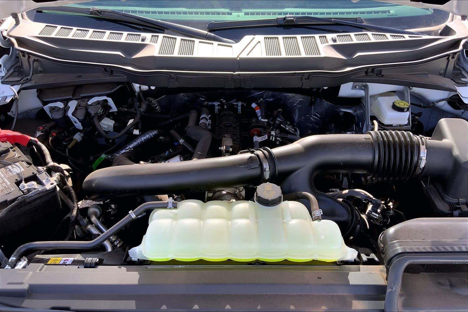 New 2026 Oxford White Ford XLT image 16