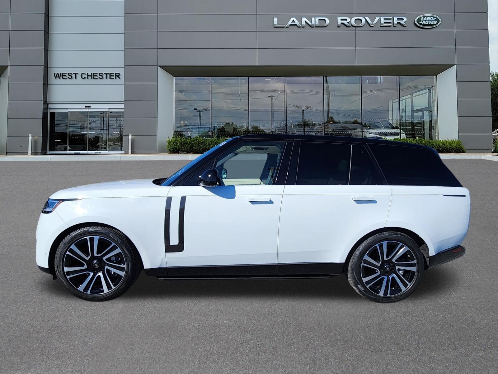 Certified Used 2023 Fuji White Land Rover SE image 5