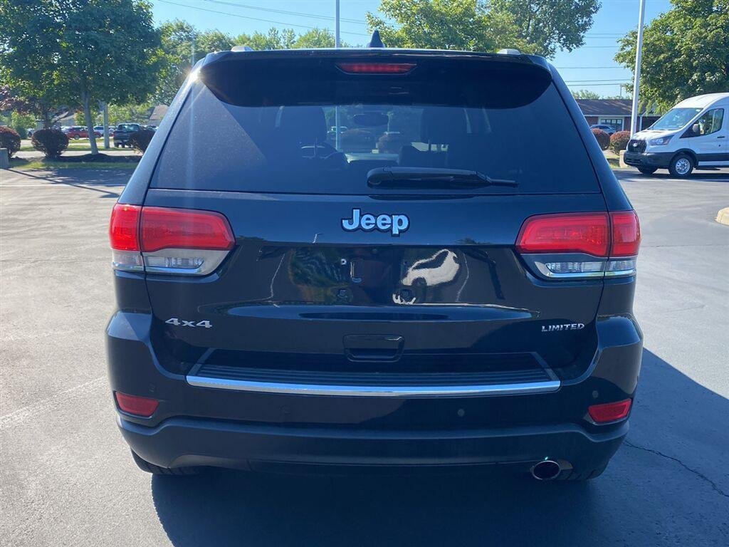 Used 2018 Diamond Black Crystal Pearlcoat Jeep Limited image 11