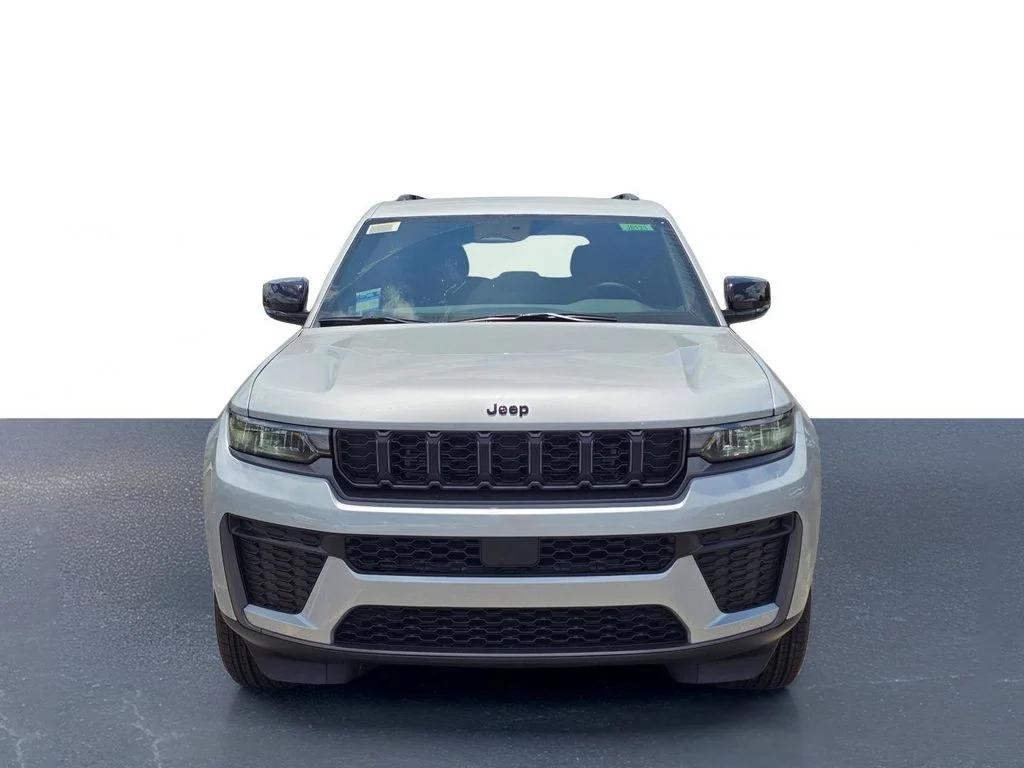 New 2026 Silver Zynith Exterior Paint Jeep Altitude image 2