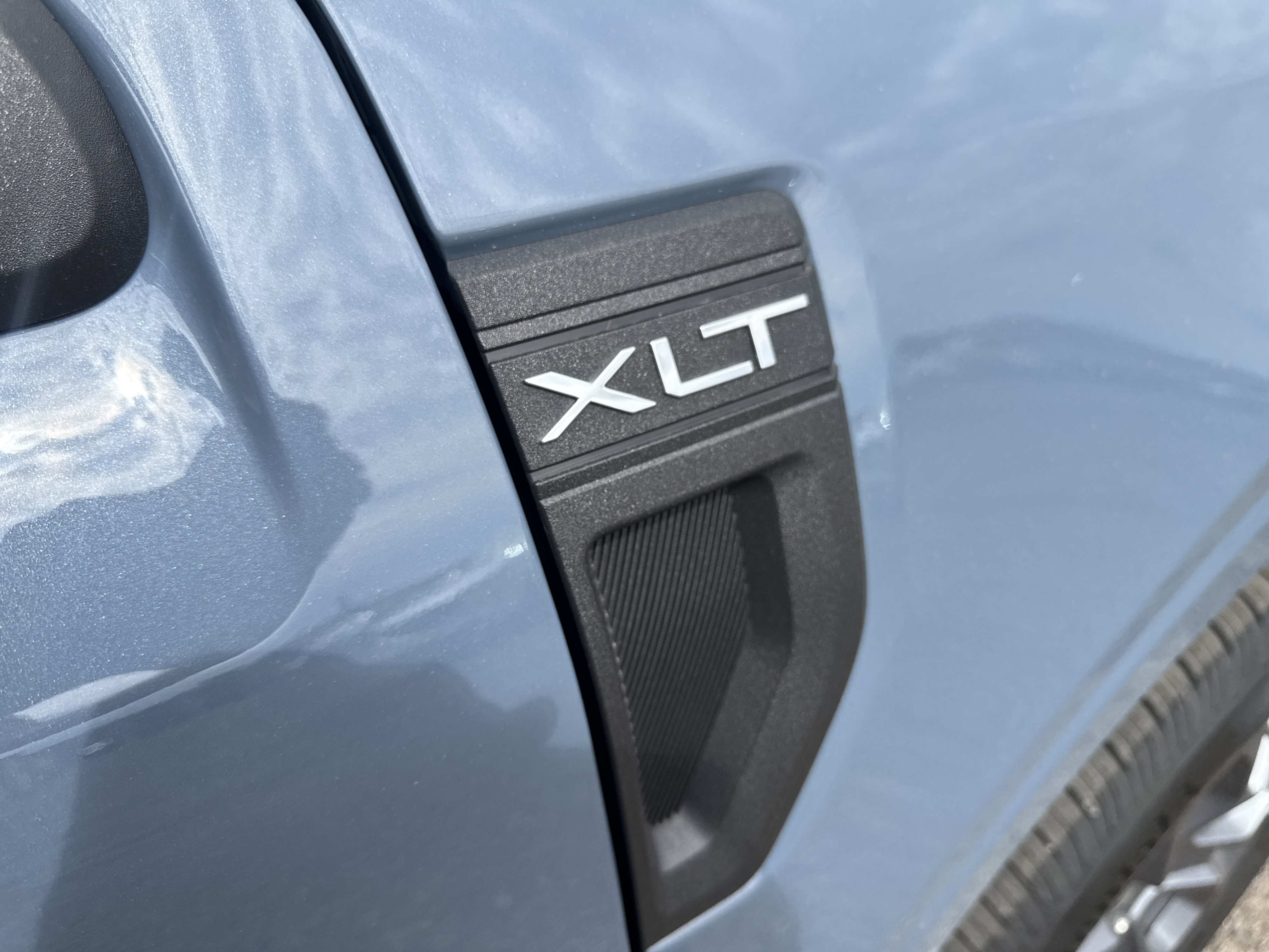 New 2026 Azure Gray Metallic Tri-Coat Ford XLT image 13