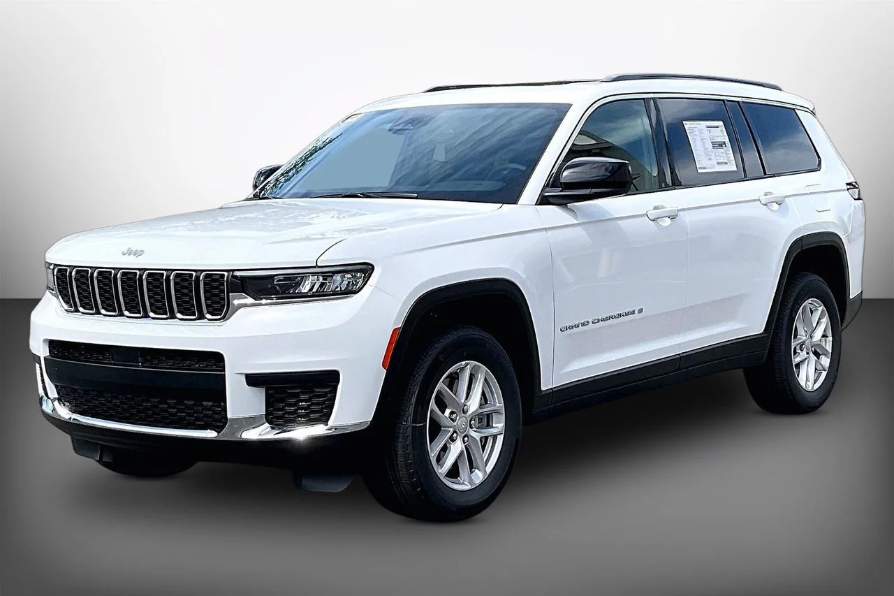 New 2026 Bright White Clearcoat Jeep Laredo X image 4