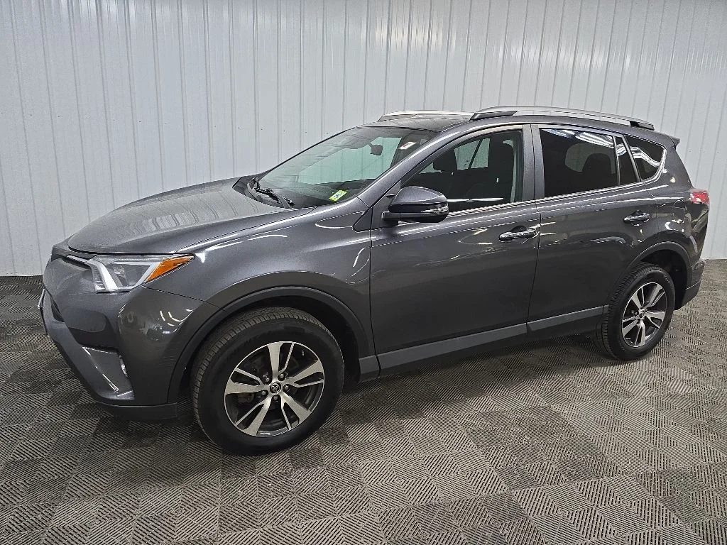 Used 2018 Gray Toyota XLE image 6