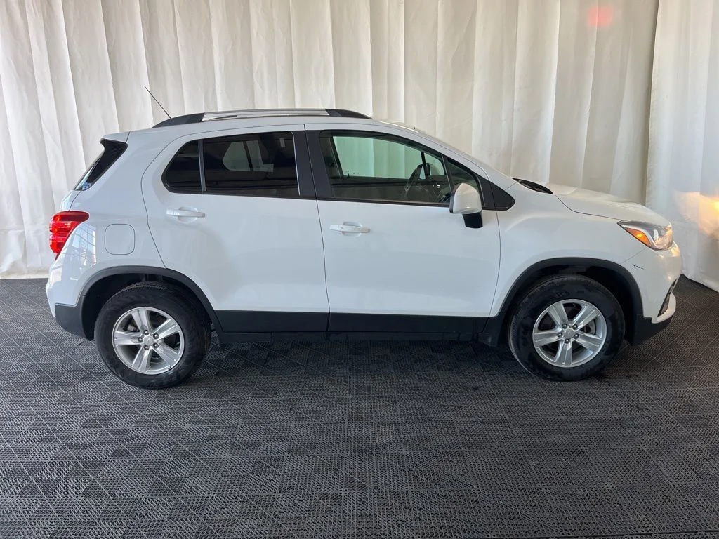 Used 2022 White Chevrolet LT image 2