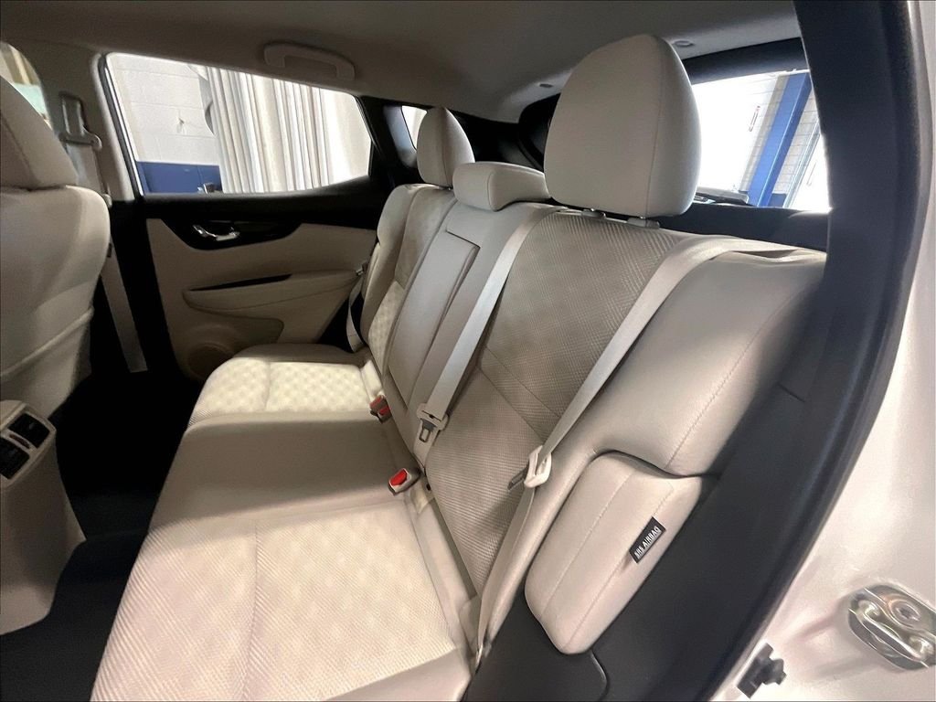 Used 2022 White Nissan SV image 15