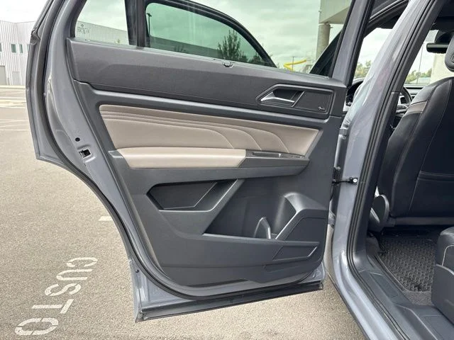 Used 2022 Gray Volkswagen 3.6L V6 SEL Premium R-Line image 11