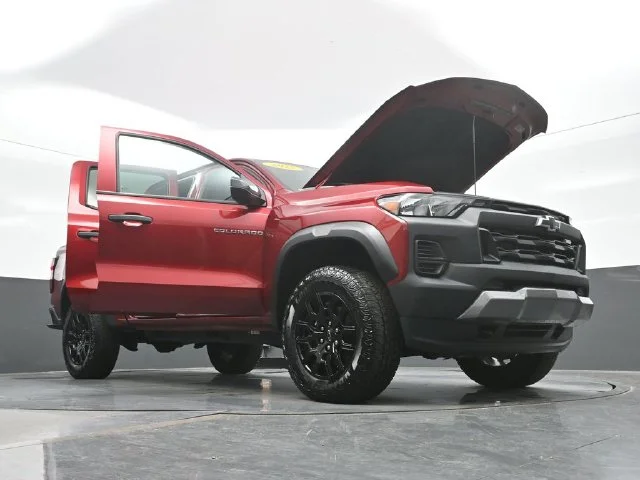 Used 2025 Red Chevrolet Trail Boss image 32