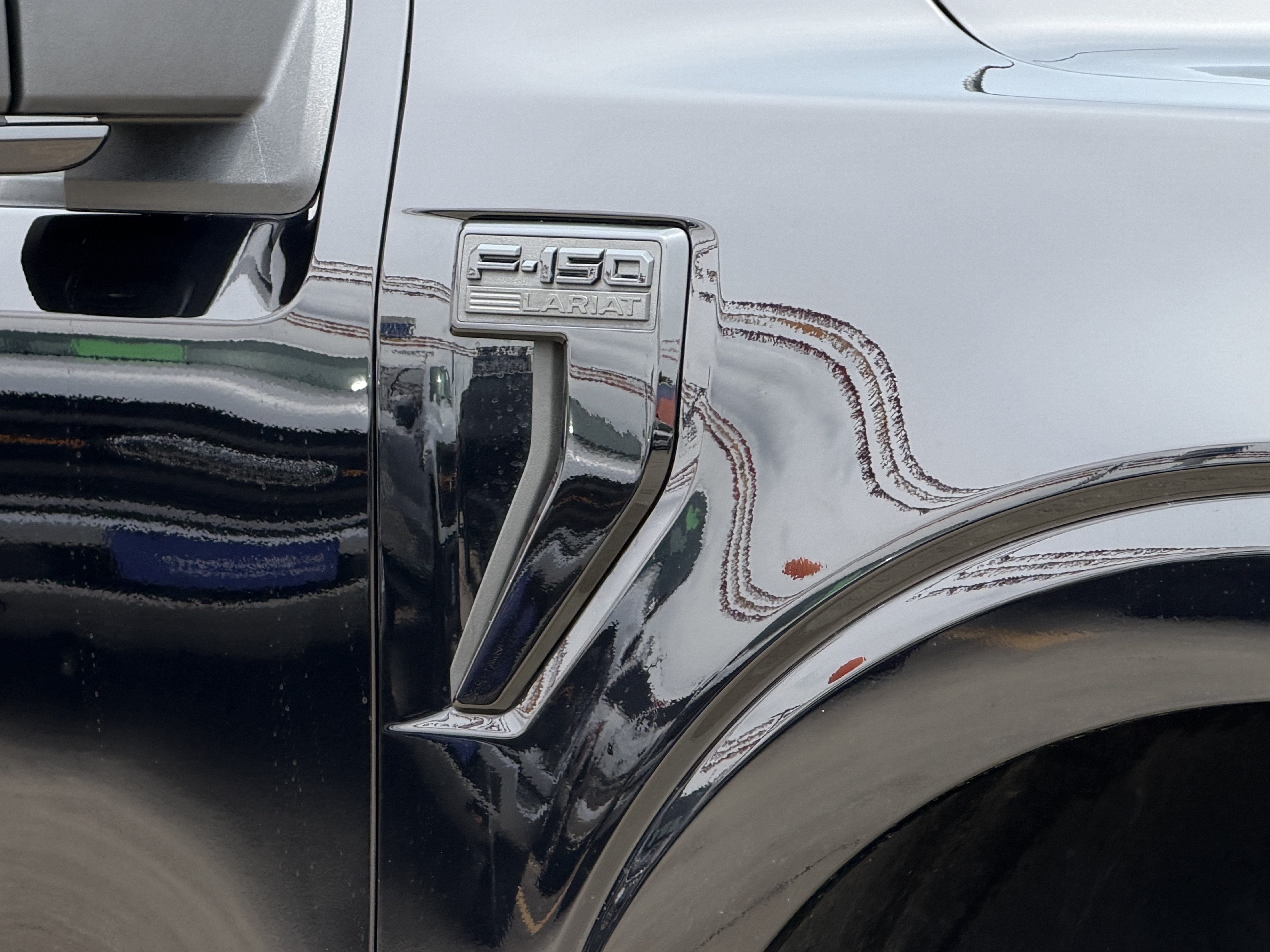 Used 2025 Agate Black Metallic Ford Lariat image 4
