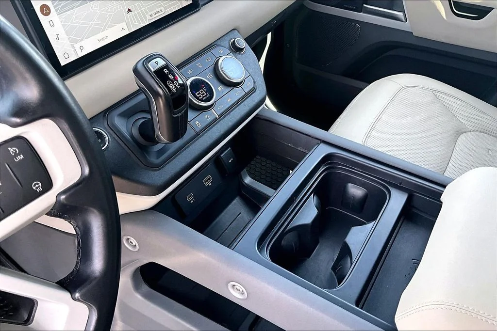 Used 2022 Black Land Rover S image 14