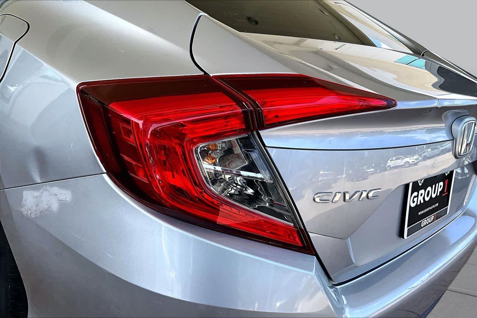 Used 2016 Lunar Silver Metallic Honda LX image 27