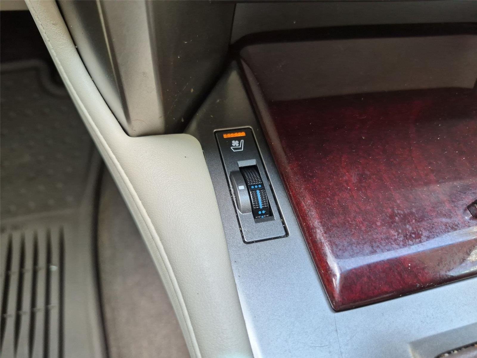 Used 2015 Claret Mica Lexus  image 28