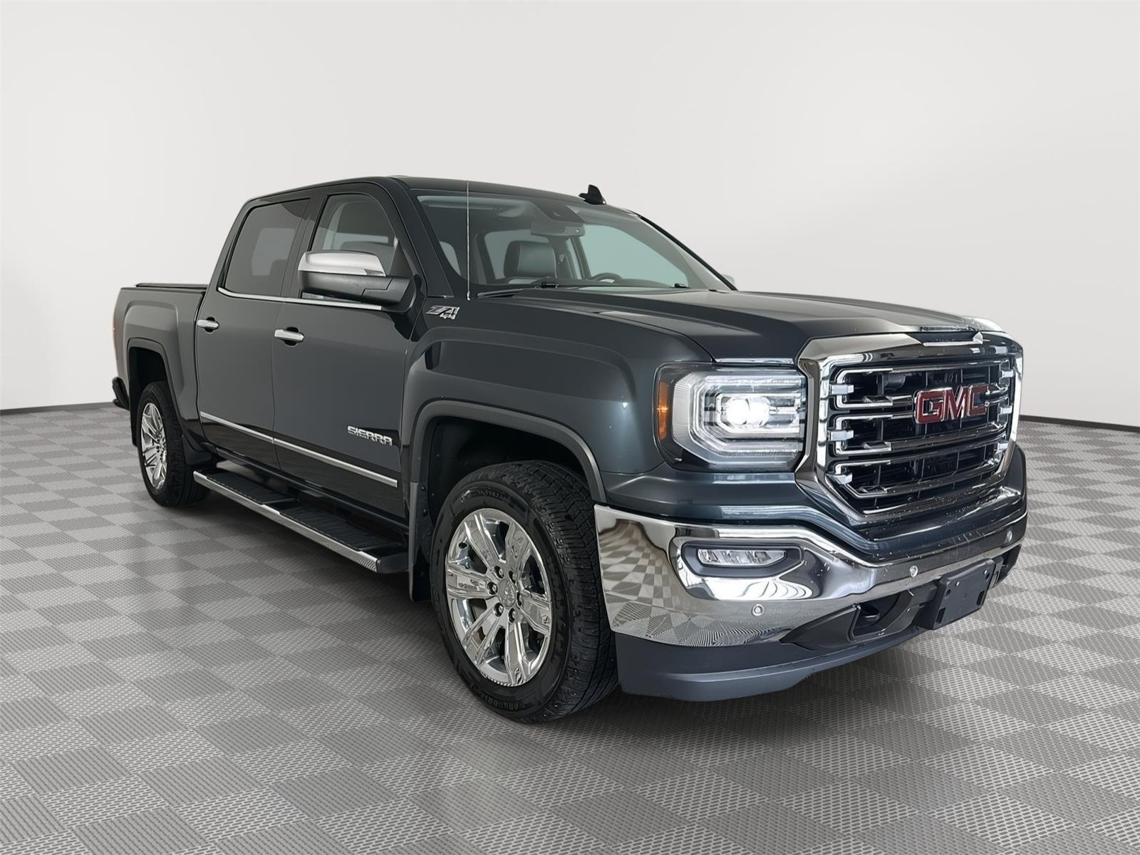 2018 GMC Sierra 4WD Crew Cab Short Box SLT's photo
