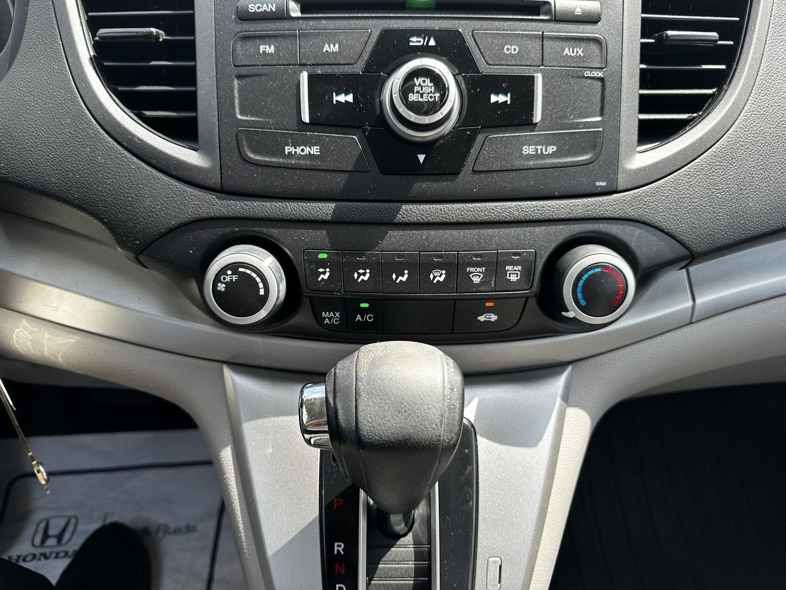 Used 2014 Alabaster Silver Metallic Honda LX image 16