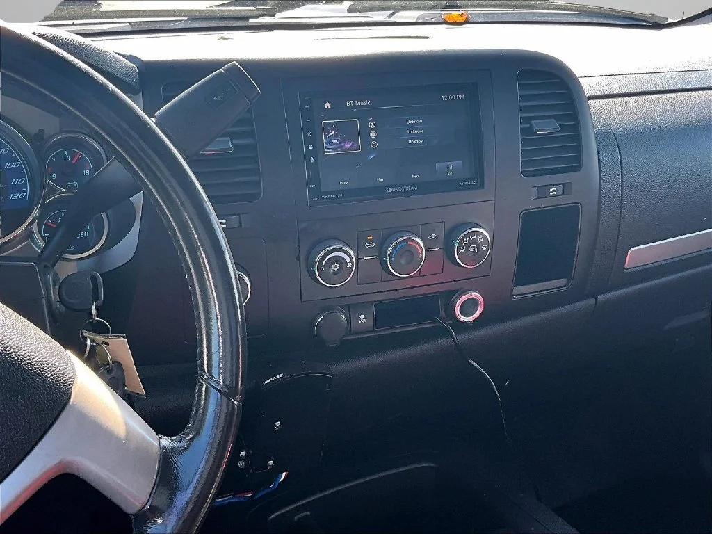 Used 2010  Chevrolet LT image 6