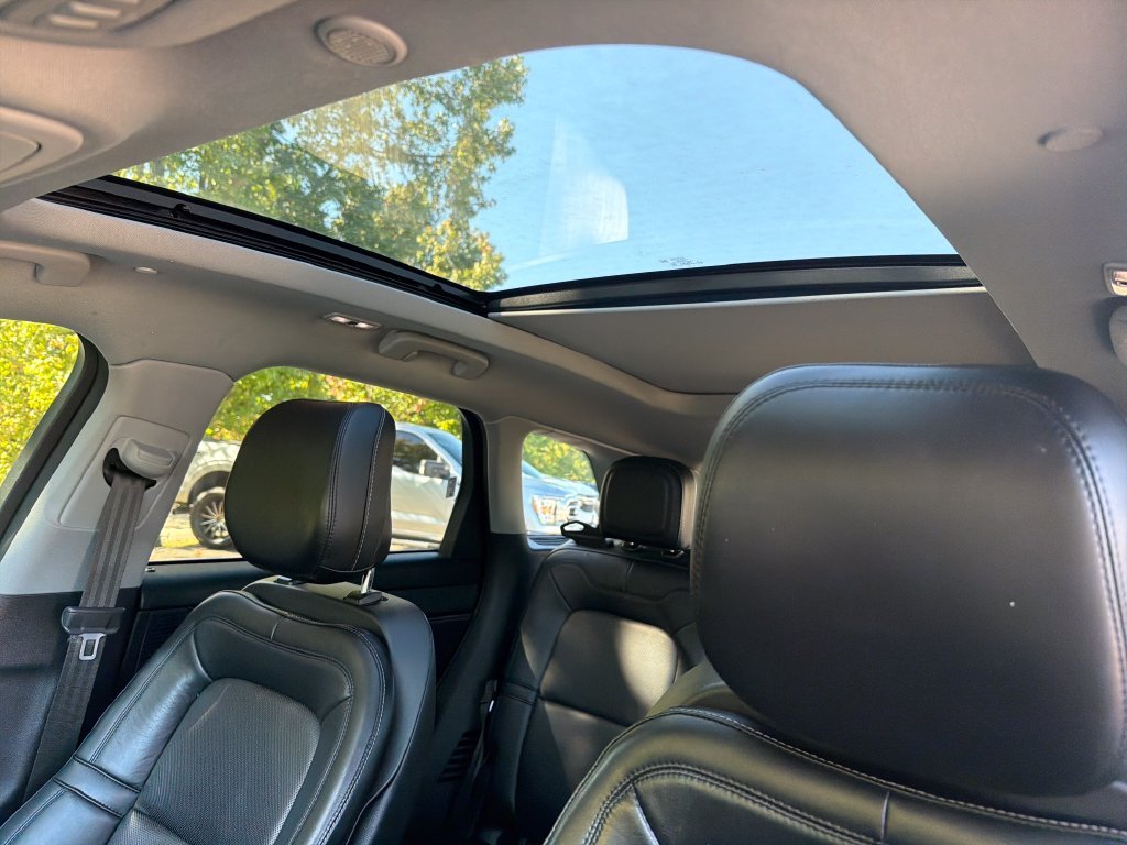 Used 2020 White Lincoln Standard image 10