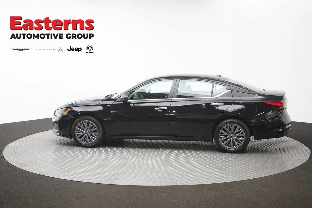 Used 2025 Black Nissan 2.5 SV image 60