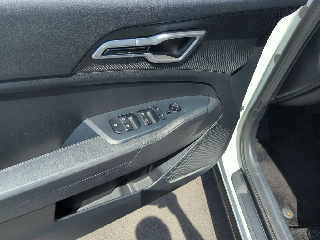 Used 2025 White Kia LX image 19