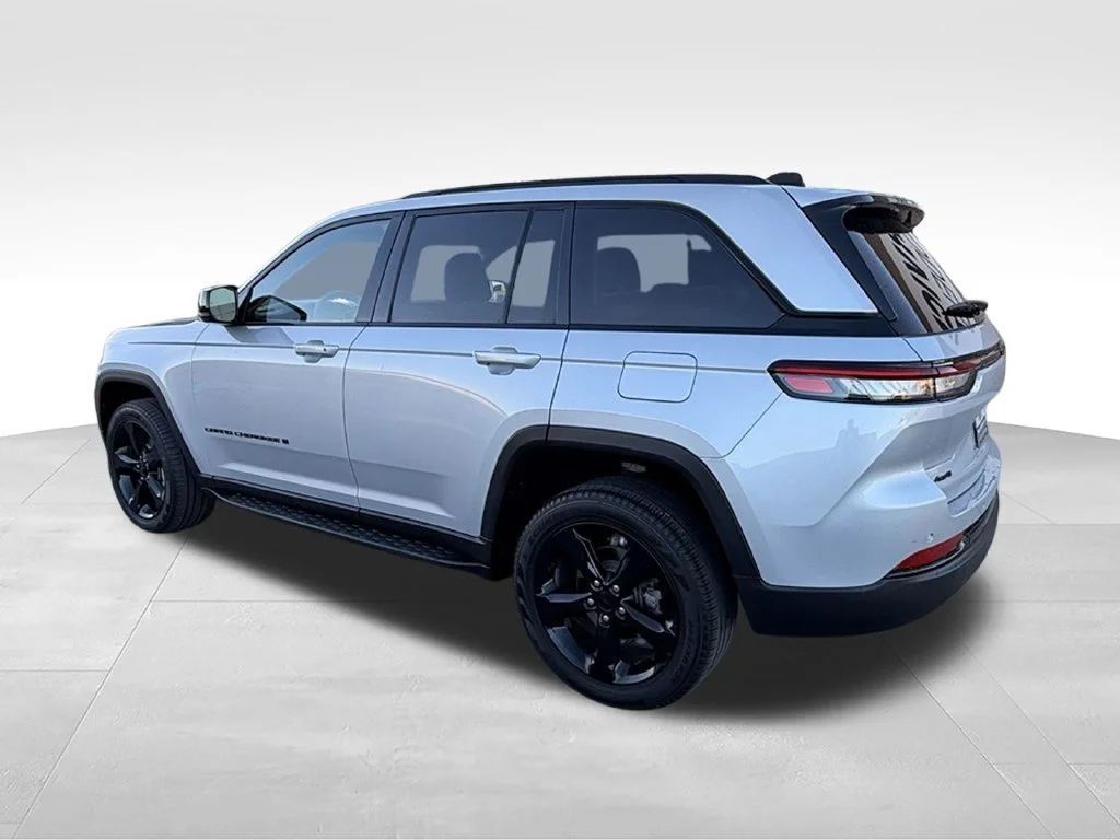 Used 2024 Silver Jeep Limited image 10