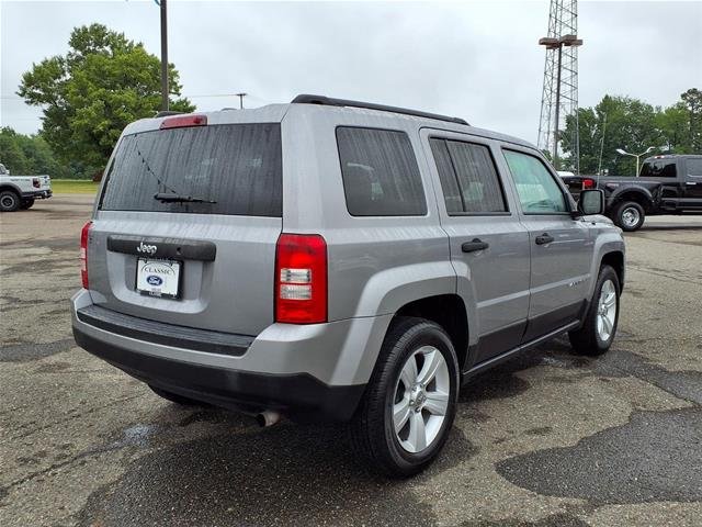 Used 2016 Billet Silver Metallic Jeep  image 2