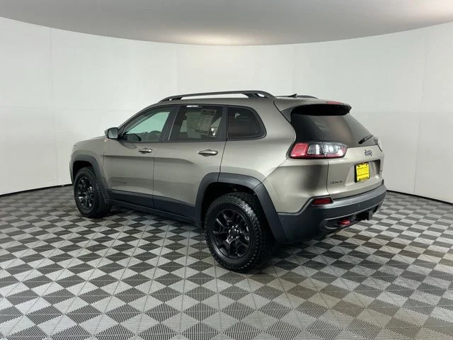Used 2020 Light Brownstone Pearlcoat Jeep Trailhawk image 7