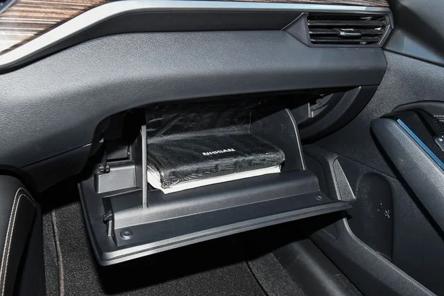 Used 2019 Silver Nissan 2.5 Platinum image 38