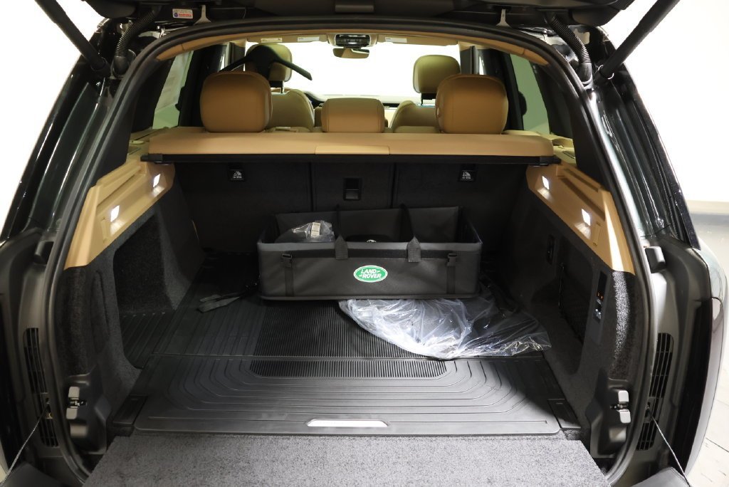 New 2027 Belgravia Green LAND ROVER SE image 47